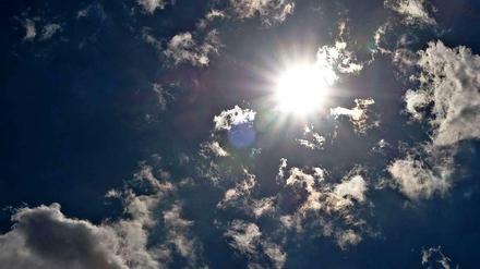 Es bleibt wolkig, aber die Temperaturen steigen und es regnet nicht mehr.