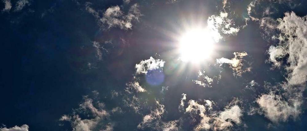 Es bleibt wolkig, aber die Temperaturen steigen und es regnet nicht mehr.