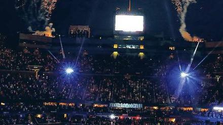 Und Action. Die US Open knallen und leuchten bereits bei der Eröffnung. Foto: AFP