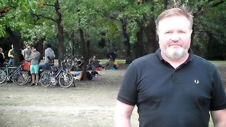 Frank Willmann im Görlitzer Park. Hinter ihm möglicherweise HT-Jünger.