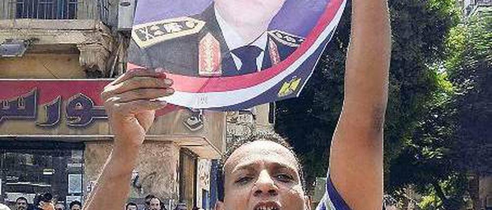 Auch Militärs haben Anhänger. Eine Demonstration für Armeechef al Sisi. Foto: dpa