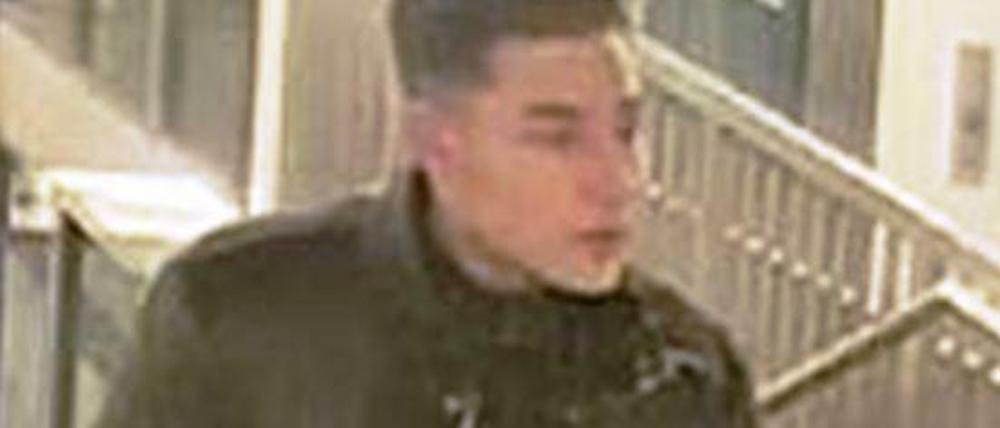 Die Polizei veröffentlichte am Dienstag diese Fahndungsfotos und hofft nun auf Hinweise.
