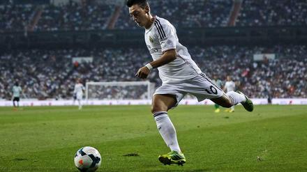 Weiß war gestern. Mesut Özil trägt wohl künftig ein anderes Trikot als das von Real Madrid. 