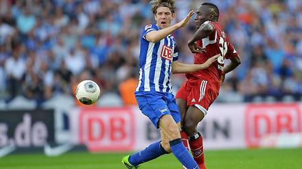 Bei der Arbeit nach der Ansprache. Peter Niemeyer mahnte die Kollegen vor dem Spiel gegen den Hamburger SV zur Geschlossenheit. 