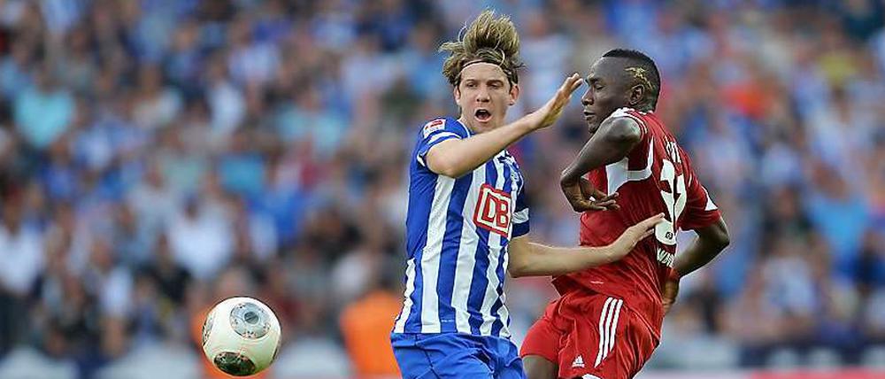 Bei der Arbeit nach der Ansprache. Peter Niemeyer mahnte die Kollegen vor dem Spiel gegen den Hamburger SV zur Geschlossenheit. 