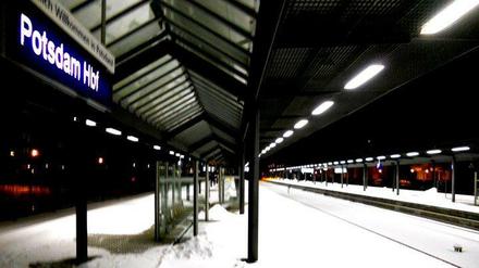 Hallo? Hallo? Ist hier jemand? Potsdam, Fernbahnhof, ein Idyll - nicht nur in kalten Winternächten.