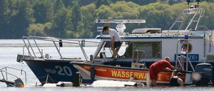 In Seenot. Auf den Seen und Flüssen der Region kommen sich die Wassersportler bisweilen zu nahe. Auf dem Schlänitzsse traf es ein Segelboot, dessen Besitzer von Helfern gerettet werden mussten. 