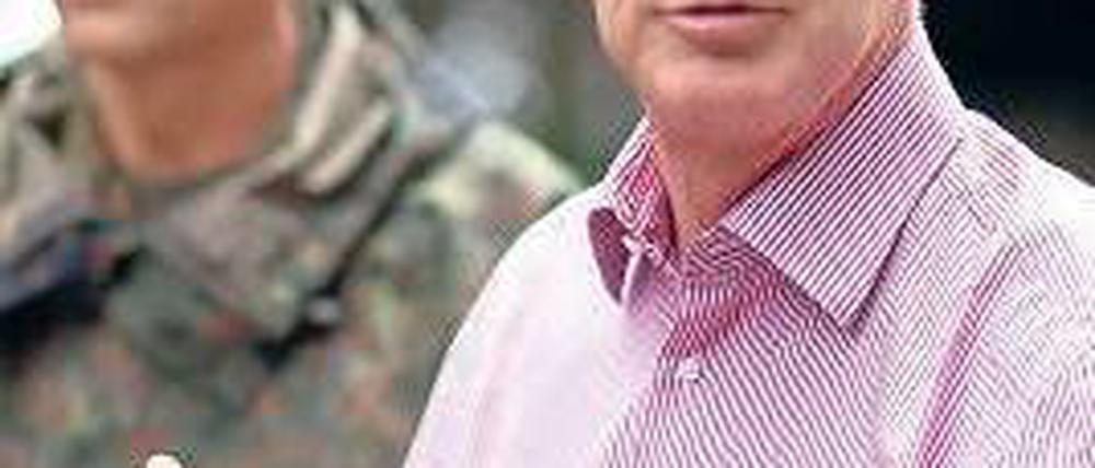 Beschädigt. Das Image von Verteidigungsminister de Maizière ist angekratzt. Foto: dpa