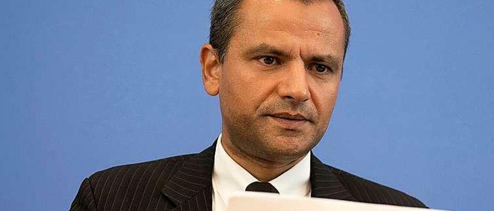 Der Vorsitzende des NSU-Ausschusses, Sebastian Edathy (SPD), bei der Vorstellung des Abschlussberichts.