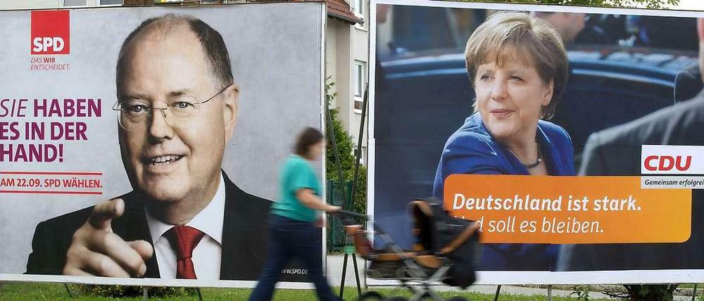 Peer Steinbrück muss seine Sympathisanten glauben lassen, dass noch nicht alles gegen Angela Merkel verloren ist.