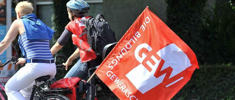 Mit dem Rad zum Protest. Etliche Demonstranten kamen mit dem Fahrrad, um die Strecke zwischen den Parteizentralen leichter überbrücken zu können.