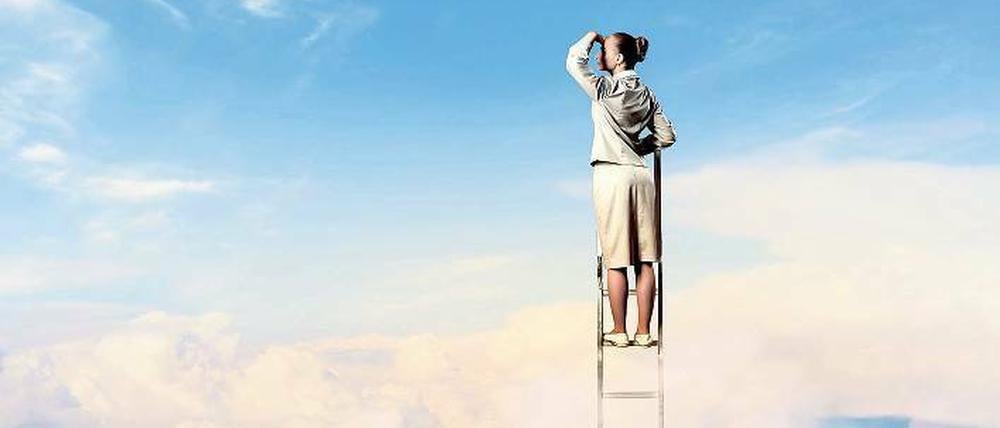 Spitzenjob in Sicht? Nicht immer ist es sinnvoll und möglich, die Karriereleiter schnurgerade nach oben zu marschieren. Auf eine konkrete Position hinzuarbeiten, wird Experten zufolge immer schwieriger. Foto: fotolia