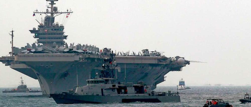 Der US-Verteidigungsminister Chuck Hagel sagte, dass sich das Militär für einen möglichen Einsatz in Syrien vorbereite. Laut CNN sei die Flottenpräsenz der USA im östlichen Mittelmeer bereits verstärkt worden.