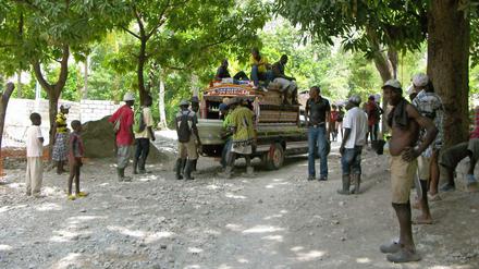 Tod nach der Geburt. In Haiti sterben viele Mütter bei oder nach der Geburt ihrer Kinder, weil es in den Dörfern keine medizinische Hilfe gibt.