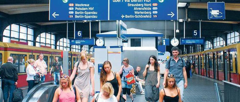 Die Umsteiger. Wegen der Einsparungen wäre der VBB in Gefahr gewesen, der die Verkehre organisiert. 