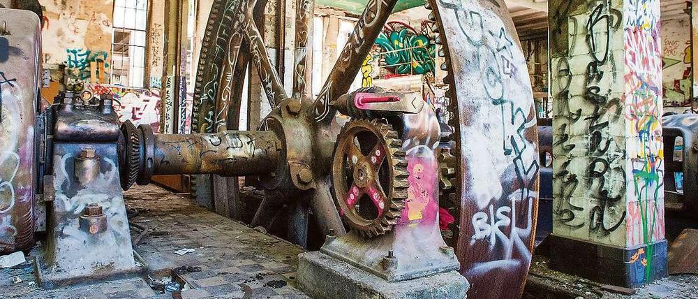 Die alte Eisfabrik an der Köpenicker Straße wird heute von Obdachlosen, Touristen und Sprayern bevölkert.