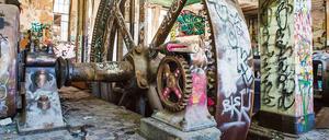 Die alte Eisfabrik an der Köpenicker Straße wird heute von Obdachlosen, Touristen und Sprayern bevölkert.