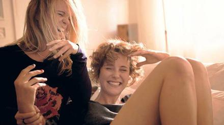 Ziemlich beste Freundinnen. Helen (Carla Juri, rechts) und ihre „Blutsschwester“ Corinna (Marlen Kruse). 