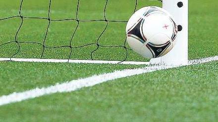 Dem Pfosten mit den drei Punkten entgeht nichts. Auch das „GoalRef“-System wurde schon im Wettkampf getestet.