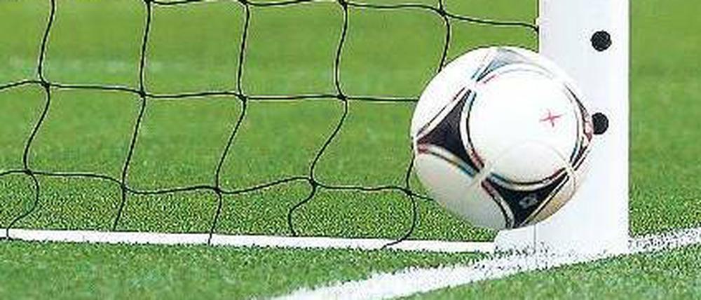 Dem Pfosten mit den drei Punkten entgeht nichts. Auch das „GoalRef“-System wurde schon im Wettkampf getestet.