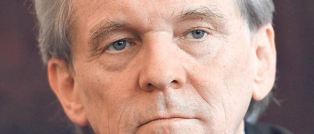 Karl Max Einhäupl, der Neurologe ist 66 Jahre alt und leitet die größte Universitätsklinik Europas: An der Charité arbeiten fast 16.000 Schwestern, Pfleger, Ärzte und Techniker.