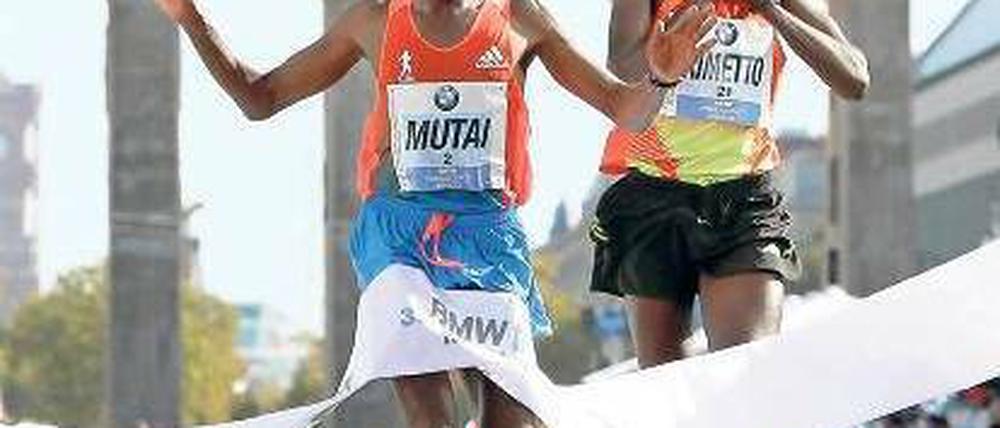 Berlin-Marathon-Sieger 2012: Geoffrey Mutai aus Kenya (links). Foto: Reuters