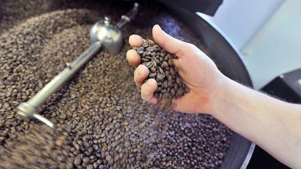Kaffee wird in Deutschland bei der Einfuhr besteuert - und noch einmal beim Verkauf im Laden.