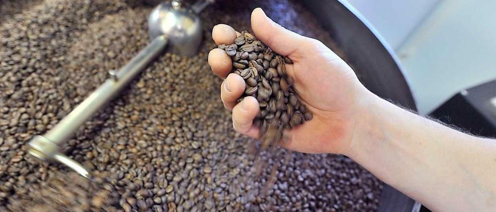 Kaffee wird in Deutschland bei der Einfuhr besteuert - und noch einmal beim Verkauf im Laden.