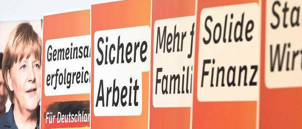 Wände aus Wörtern. Plakatwerbung für Angela Merkel. 