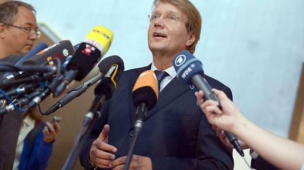 "Keine Flächendeckende Datenauswertung Deutscher Bürger". Kanzleramtsminister Ronald Pofalla. 