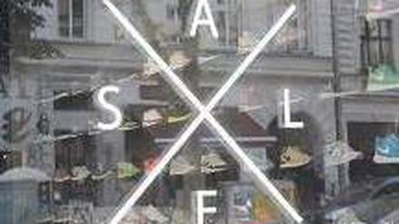 Das Schaufenster des Schuhladens Above