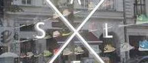 Das Schaufenster des Schuhladens Above