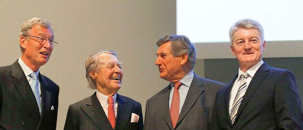 Ein Bild aus alten Tagen: Am Ende machte Berthold Beitz (2. v. l.) Heinrich Hiesinger (r.) zum Konzernchef. Vorgänger Ekkehard Schulz (2. v. r.) musste ebenso gehen wie Gerhard Cromme als Chefaufseher.