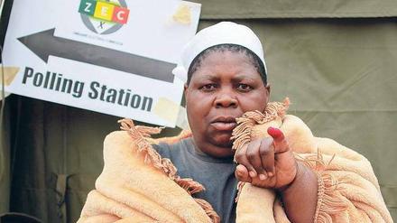 Im afrikanischen Krisenstaat Simbabwe waren am Mittwoch 6,4 Millionen Bürger aufgerufen, den neuen Präsidenten zu bestimmen. Seit 1980 regiert der heute 89-jährige Robert Mugabe mit eiserner Hand. Ergebnisse werden am Wochenende erwartet. 