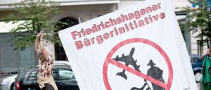 Zivilpolizisten bei Informations- und Diskussionsveranstaltungen? Die Bürgerinitiativen fühlen sich kriminalisiert.