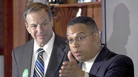 Der Bürgermeister von San Diego, Bob Filner (links im Bild), wird wegen sexueller Belästigung angeklagt.