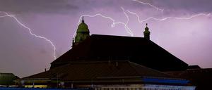 Gewitter über Moabit: Aber so schlimm wie ursprünglich befürchtet fielen die Unwetter nicht aus. 