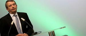 Allein am Pult: DFB-Präsident Wolfgang Niersbach.