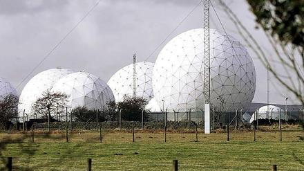 Echelon - das Spionagenetzwerk, an dem die USA und Großbritannien beteiligt waren, gab es bereits seit den 1970er Jahren. Diese Aktivitäten sind längst bekannt.