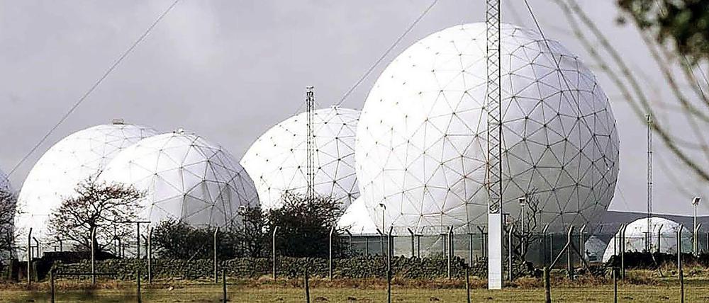 Echelon - das Spionagenetzwerk, an dem die USA und Großbritannien beteiligt waren, gab es bereits seit den 1970er Jahren. Diese Aktivitäten sind längst bekannt.