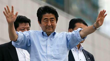 Shinzo Abe könnte aus den Wahlen am Sonntag in Japan gestärkt hervorgehen.