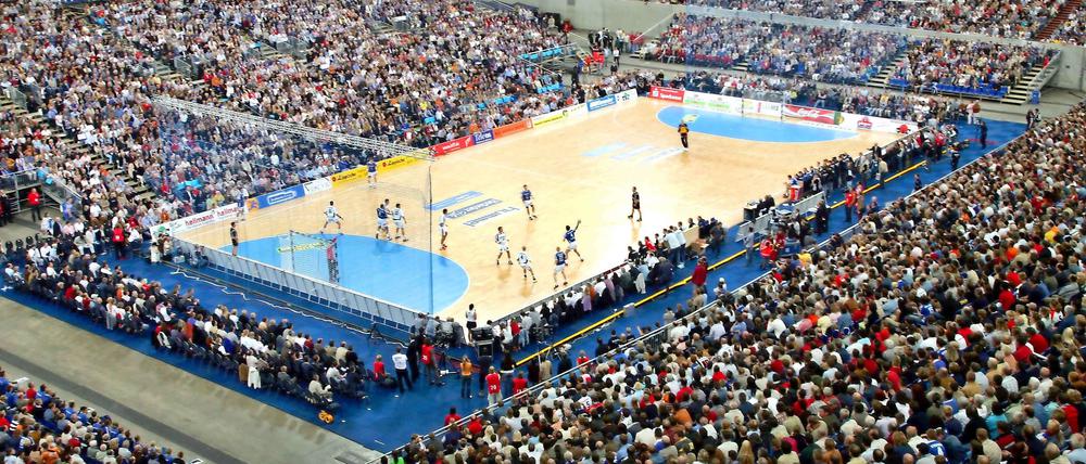 12. September 2004. In der Schalker hatte der THW Kiel den TBV Lemgo vor 30 925 Zuschauern mit 31:26 besiegt.