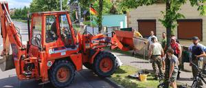 Viel zu tun. Schäden hat die Flut nicht nur an Straßen und Kanälen hinterlassen. 