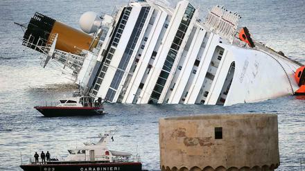 Die Costa Concordia vor der toskanischen Insel Giglio. Bei einer Havarie waren am 13. Januar 2012 32 Passagiere und Besatzungsmitglieder gestorben.