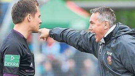 Wiener Temperament. Dynamo Dresdens Trainer Peter Pacult (rechts) ist kein Mann der leisen Töne.