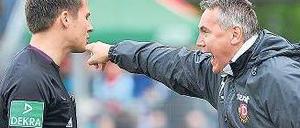 Wiener Temperament. Dynamo Dresdens Trainer Peter Pacult (rechts) ist kein Mann der leisen Töne.