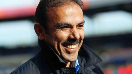 Strahlender Trainer: Ähnlich glücklich wie hier vergangene Saison in Braunschweig dürfte Jos Luhukay auch nach dem 2:0-Testspielsieg bei Viktoria Köln gewesen sein.