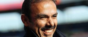 Strahlender Trainer: Ähnlich glücklich wie hier vergangene Saison in Braunschweig dürfte Jos Luhukay auch nach dem 2:0-Testspielsieg bei Viktoria Köln gewesen sein.