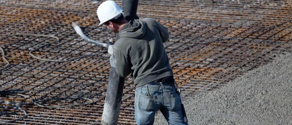 Dank hoher Beschäftigung bekommen Bund und Länder fünf Milliarden Euro mehr Lohnsteuer als noch im Vorjahreszeitraum. Besonders im Juni sei der Zuwachs "außergewöhnlich hoch". 