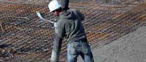 Dank hoher Beschäftigung bekommen Bund und Länder fünf Milliarden Euro mehr Lohnsteuer als noch im Vorjahreszeitraum. Besonders im Juni sei der Zuwachs "außergewöhnlich hoch". 